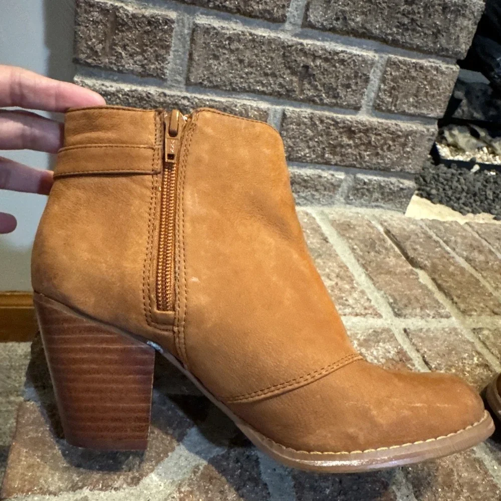 Gianni Bini Boots Womens 6.5M Ankle Booties Heel Side Zip Brown Leather Round